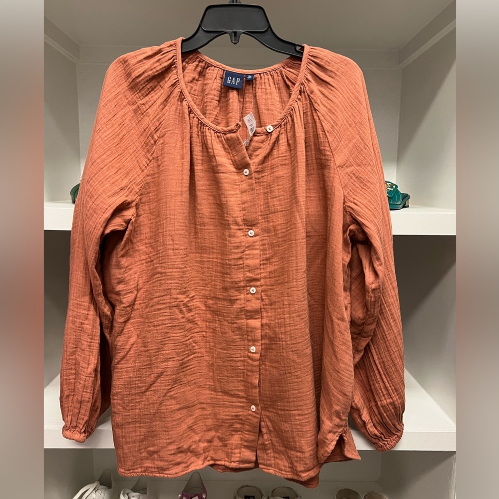 GAP cotton gauze button down in Rust